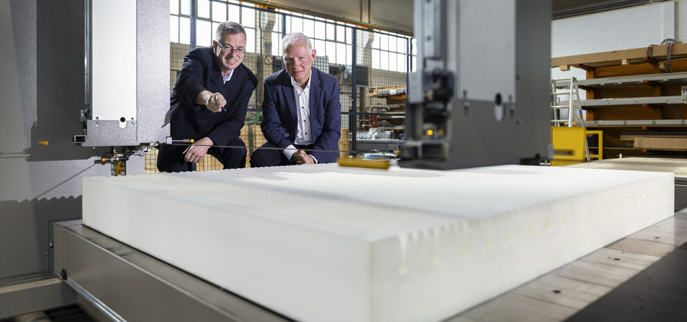 Franke Linearführungen leiten die Bandmesser der Schneidmaschinen