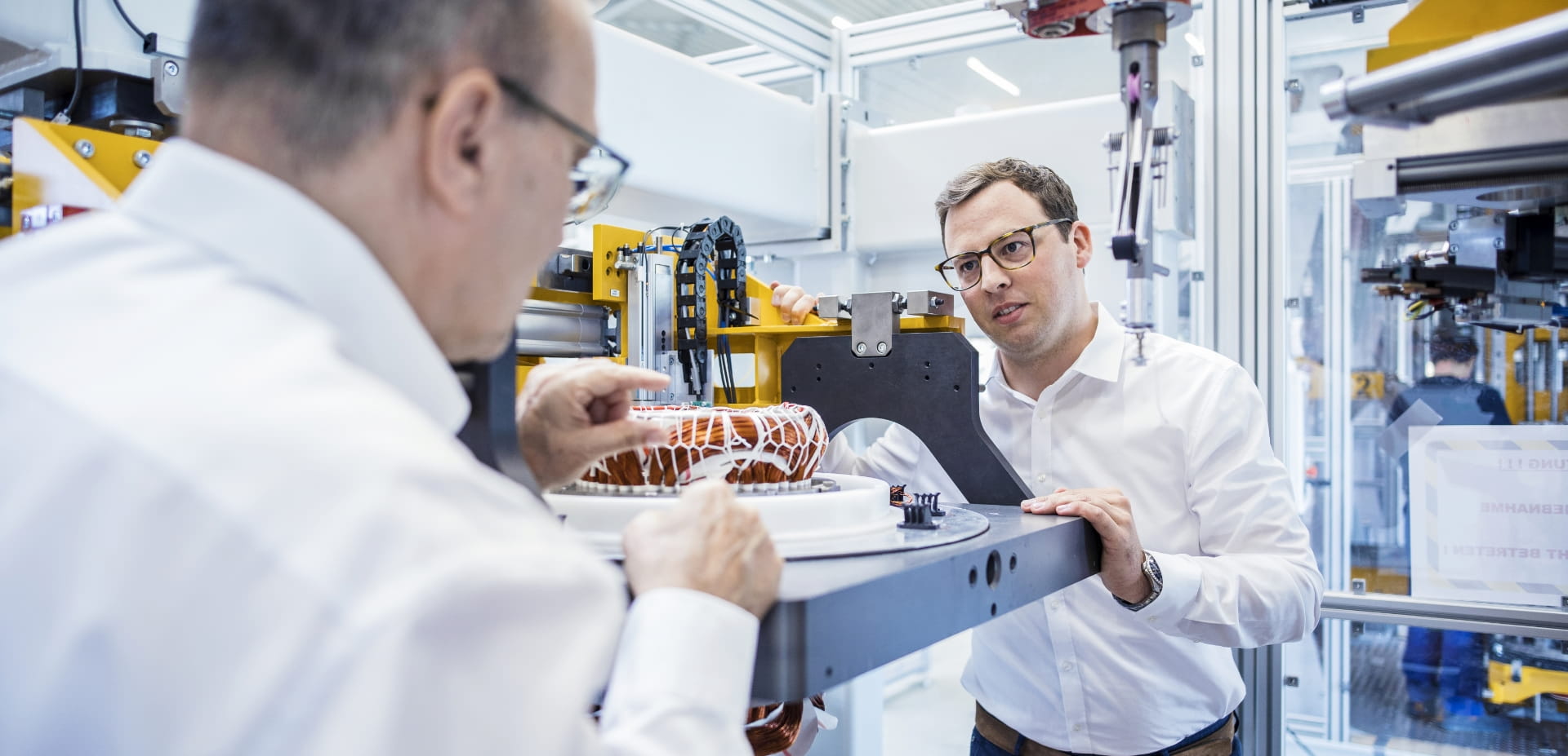 Juniorchef Christian Halder im Gespräch mit Franke Kundenberater Michael Bärstecher